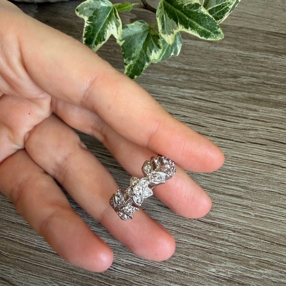 Floral Ring Sterling Silver 925
Size 8.5 - Picture 6 of 11